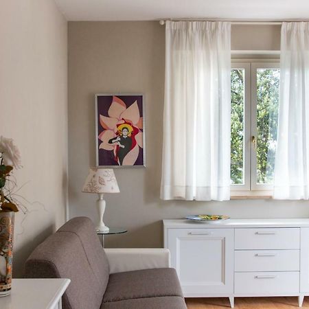 2-Bedroom Apt, With Balcony & Aircondition - 50 M From The Beach Marina di Pietrasanta Extérieur photo
