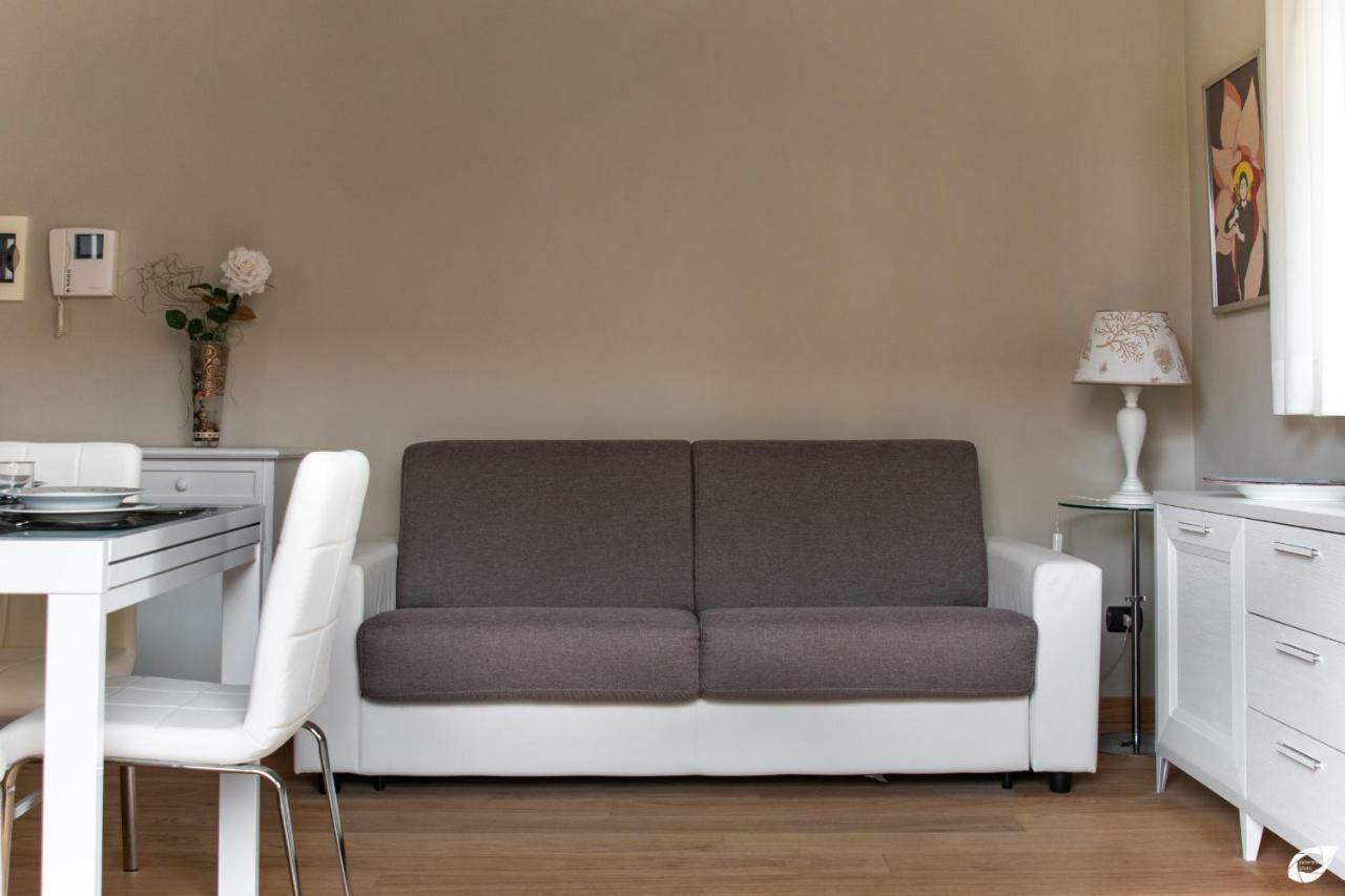 2-Bedroom Apt, With Balcony & Aircondition - 50 M From The Beach Marina di Pietrasanta Extérieur photo