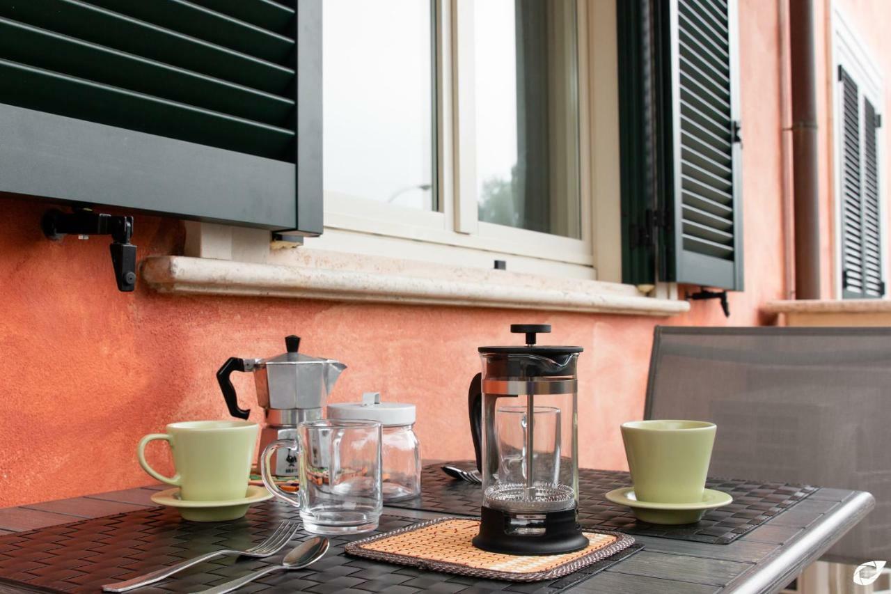 2-Bedroom Apt, With Balcony & Aircondition - 50 M From The Beach Marina di Pietrasanta Extérieur photo