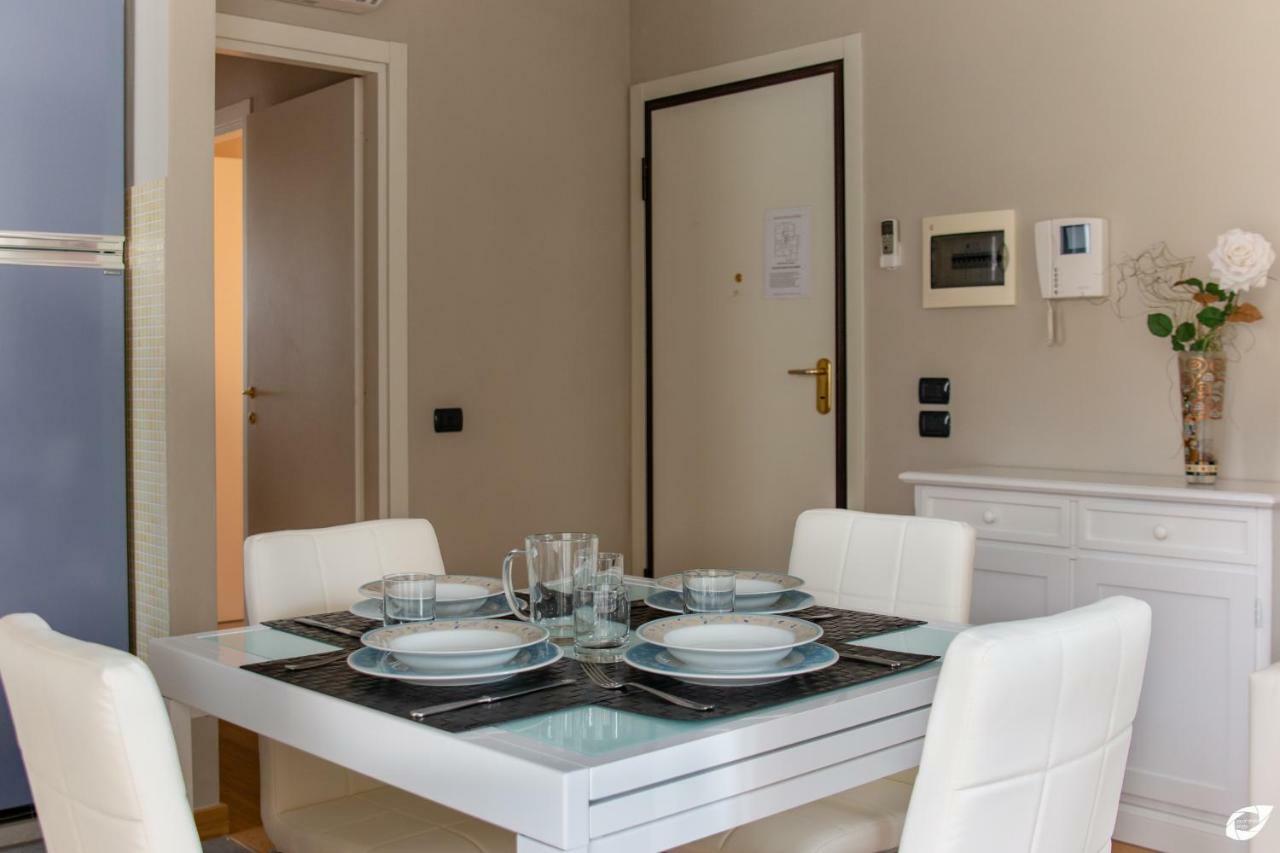 2-Bedroom Apt, With Balcony & Aircondition - 50 M From The Beach Marina di Pietrasanta Extérieur photo