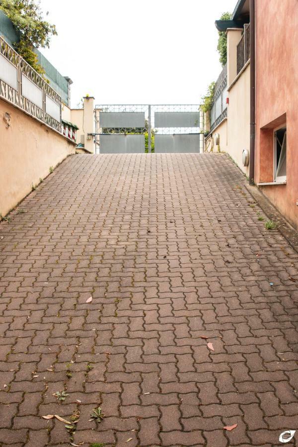 2-Bedroom Apt, With Balcony & Aircondition - 50 M From The Beach Marina di Pietrasanta Extérieur photo