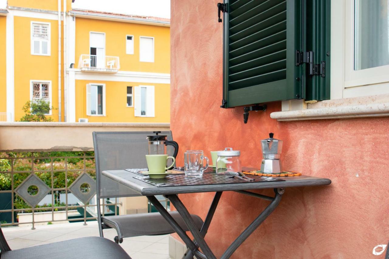 2-Bedroom Apt, With Balcony & Aircondition - 50 M From The Beach Marina di Pietrasanta Extérieur photo