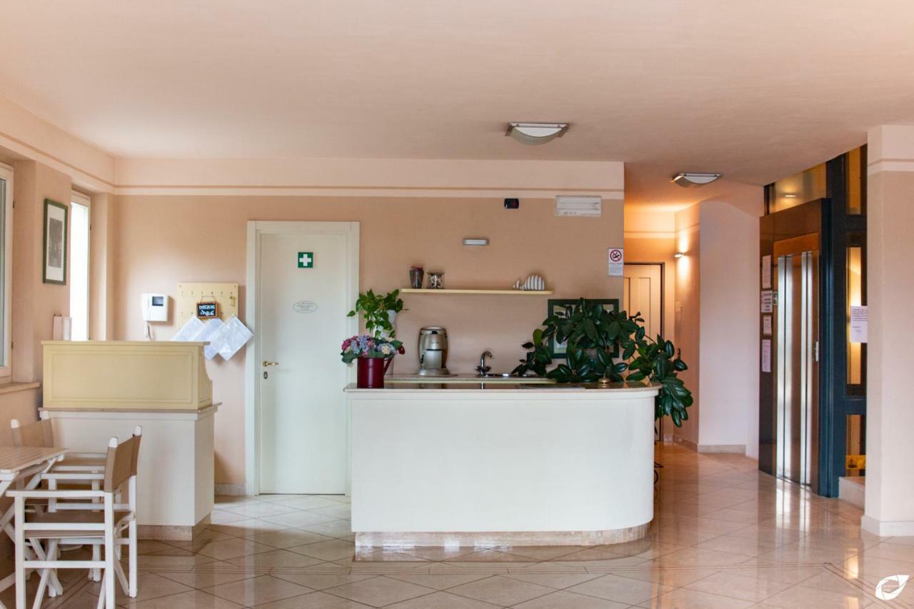 2-Bedroom Apt, With Balcony & Aircondition - 50 M From The Beach Marina di Pietrasanta Extérieur photo