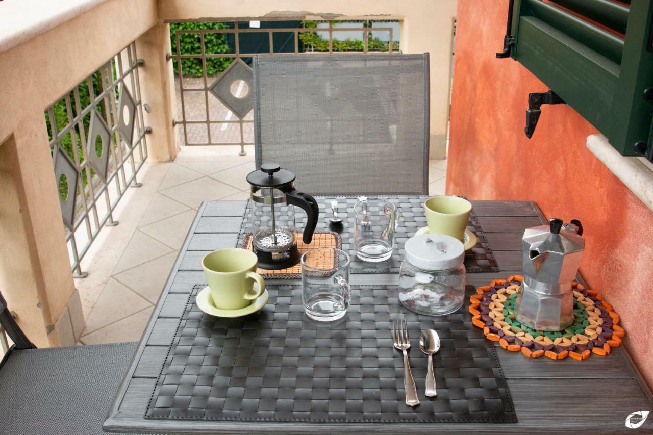 2-Bedroom Apt, With Balcony & Aircondition - 50 M From The Beach Marina di Pietrasanta Extérieur photo