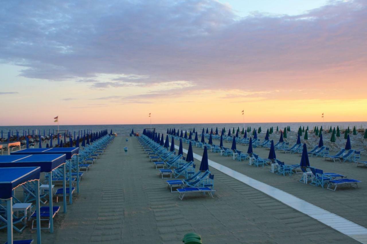 2-Bedroom Apt, With Balcony & Aircondition - 50 M From The Beach Marina di Pietrasanta Extérieur photo